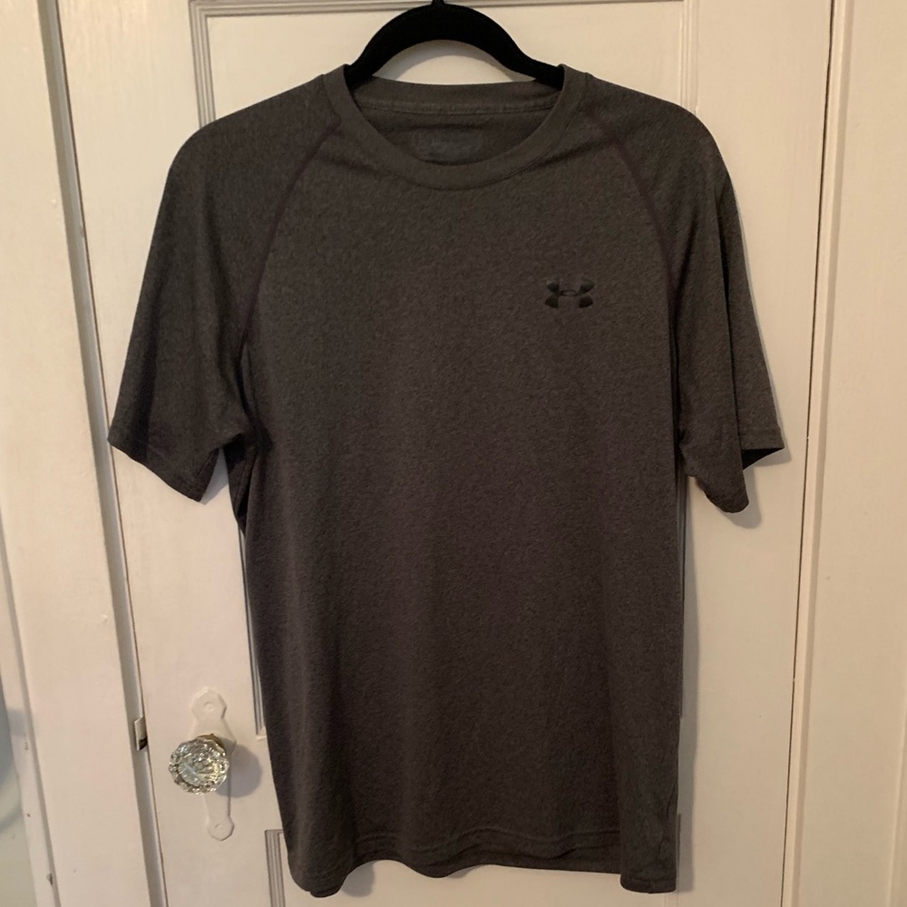 Men’s Under Armor Medium Athletic T-Shirt
